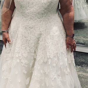 Oleg Cassini Wedding Dress